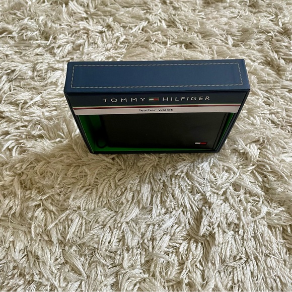 Tommy Hilfiger Men’s Wallet NEW - Picture 2 of 9